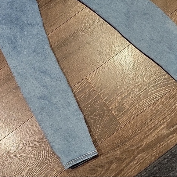 TRUE RELIGION HALLE HIGH RISE SKINNY JEANS
2 (26) - Picture 10 of 11